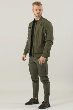 מכנסיים בסגנון צבאי לגברים: זנים וסודות לבחירה