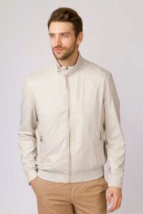 Zomerwindbreakers voor heren: hoe te kiezen en wat te dragen?