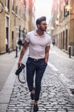 T-shirt bianche da uomo: quali modelli ci sono e con cosa indossare?