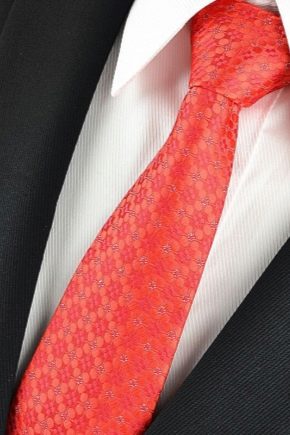Czerwone krawaty: zasady doboru i łączenia