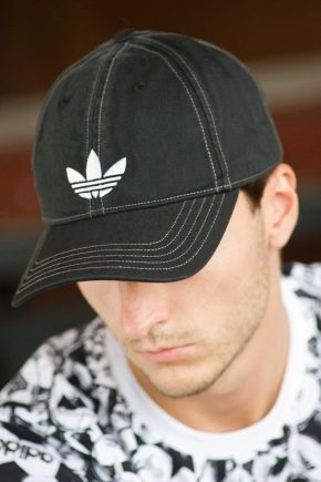 Casquettes Adidas pour hommes: avantages, inconvénients et caractéristiques des modèles