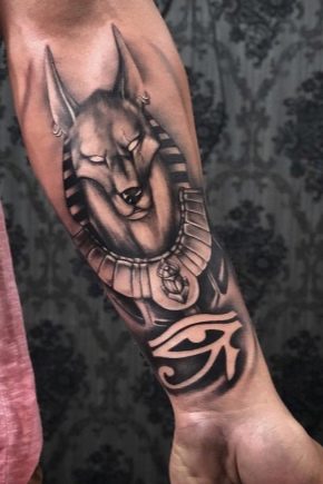 Tatuaż Anubisa dla mężczyzn