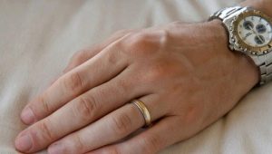 Como descobrir o tamanho do dedo de um homem para um anel?