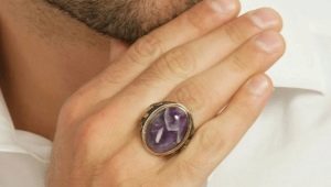 แหวนผู้ชายอเมทิสต์: ประเภทคุณสมบัติของทางเลือกและการสวมใส่