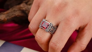 Zlaté pánske prstene s rubínom: čo sú to a ako sa starať?