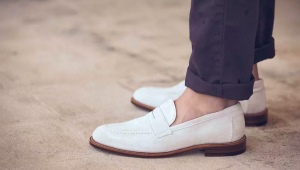 Come scegliere e cosa indossare con le scarpe bianche da uomo?