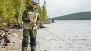 Escolhendo um traje de pesca impermeável e respirável para a meia temporada