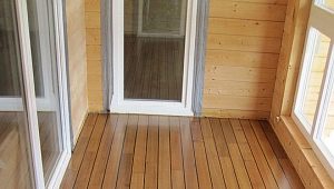 Caractéristiques du parquet sur le balcon et son installation