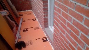 Floor insulation with foam on the balcony and loggia