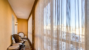 Choosing curtains for a panoramic balcony