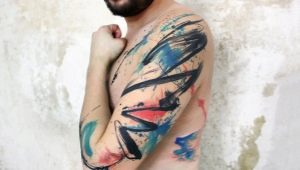Verscheidenheid aan mannelijke tatoeages in de stijl van abstractie