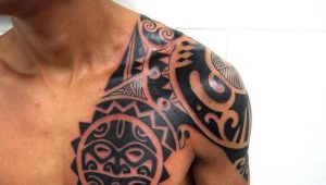 Iba't ibang mga lalaki na tattoo ng tribo
