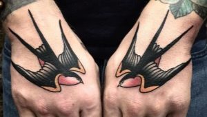 Raznolikost tetovaža lastavica za muškarce i njihovo značenje