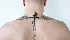 Tudo sobre tatuagens de coluna masculina