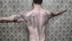 Всичко за мъжки татуировки на гърба