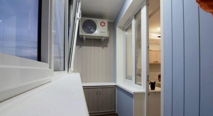 Installation d'un climatiseur sur le balcon et loggia avec vitrage