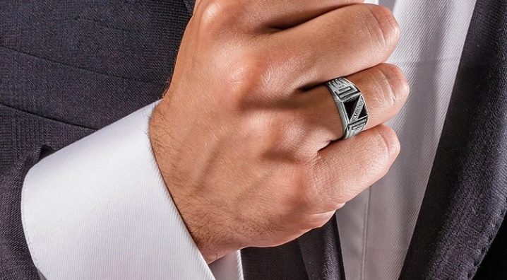 Męskie srebrne pierścionki: czym są i jak nosić?