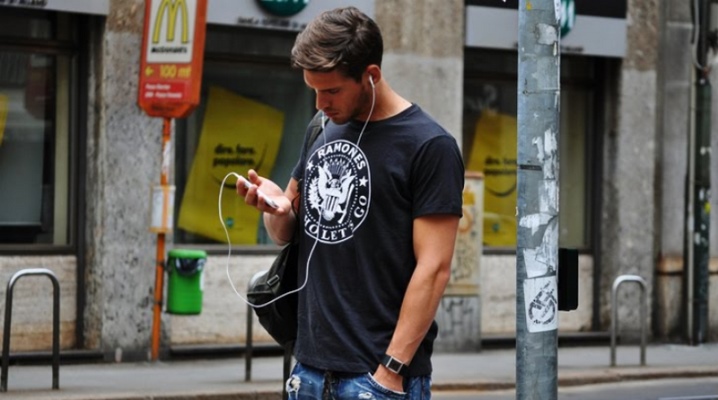 T-shirt da uomo con ritaglio: descrizione e tipologie di modelli