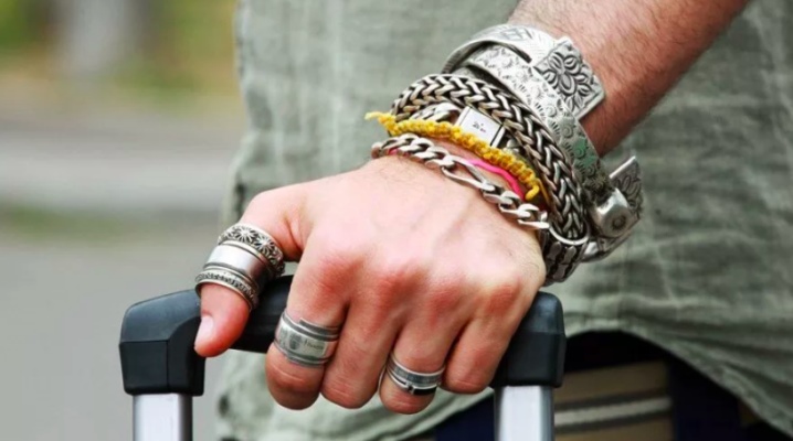 Męski pierścionek na kciuk: co to znaczy i kto go nosi?