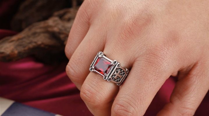 Muški prstenovi s rubinom: tko je prikladan i kako se nosi?