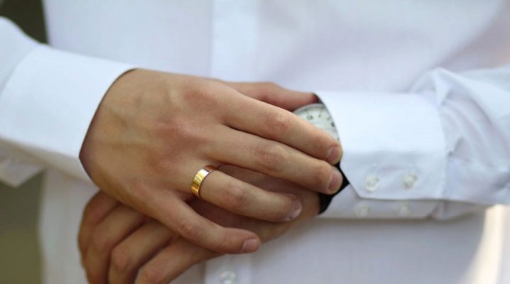 ¿En qué dedo llevan los hombres un anillo de bodas?