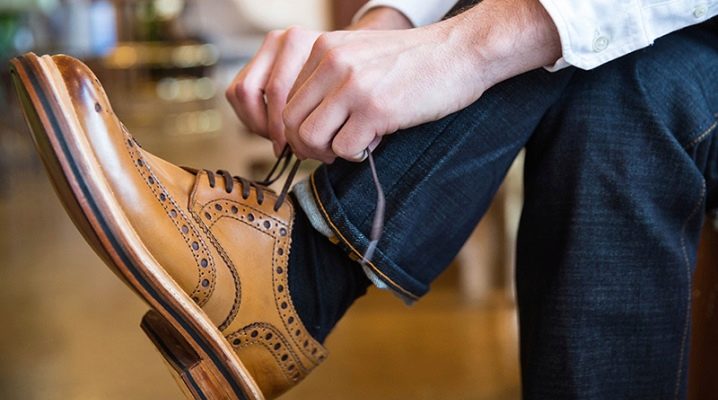 ما هي الأحذية الرجالية التي يمكن ارتداؤها مع الجينز؟