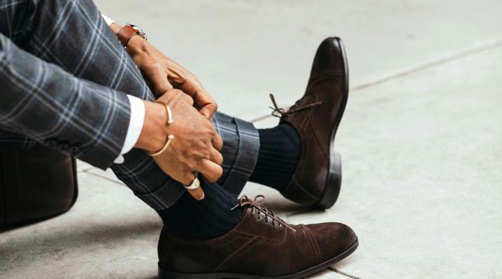 أحذية الرجال من جلد الغزال: النماذج والاختيارات
