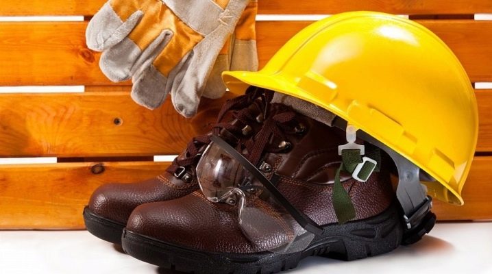 Παπούτσια εργασίας για άνδρες: χαρακτηριστικά και συστάσεις για επιλογή