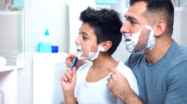 Quando começar e como fazer a barba de seu filho adolescente?