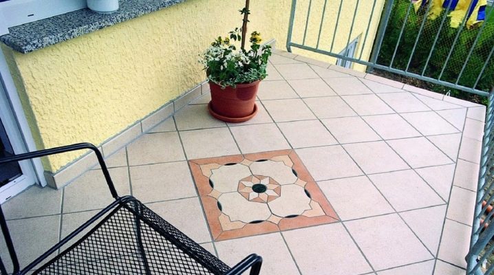 Quali sono le piastrelle sul balcone e come installarle?