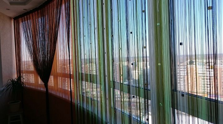 Tende in filamenti per balcone e loggia