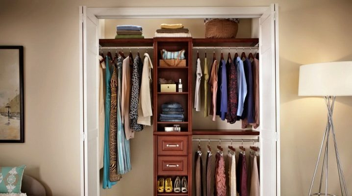 Organization and design of small dressing rooms
