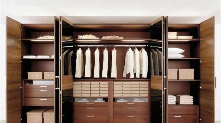 Features of built-in wardrobes