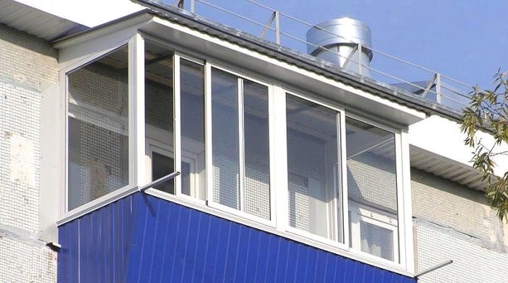 Vetrate di balconi e logge con tettoia