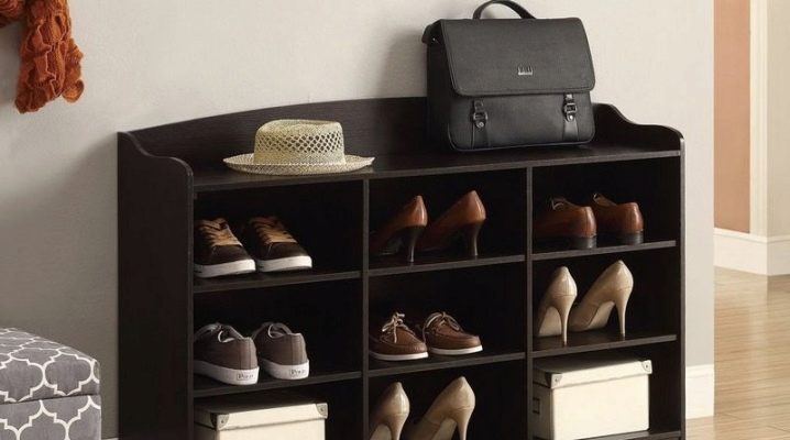 Shelves for shoes in the hallway