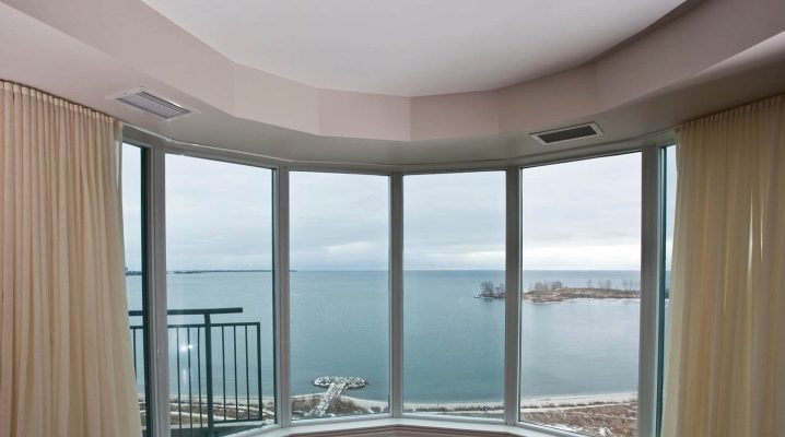 Opzioni di vetrate per balconi rotonde e semicircolari