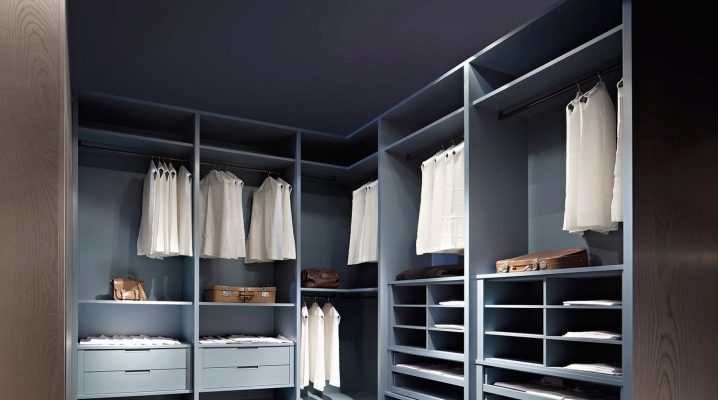 Types of shelves for the dressing room and their placement