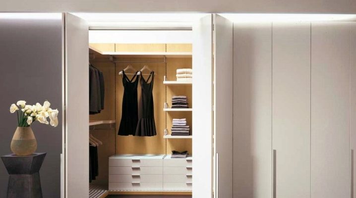 Choisir les portes du dressing