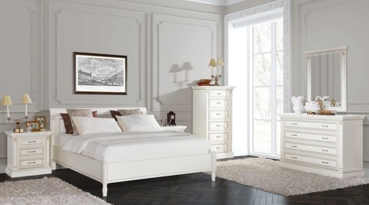 Design della camera da letto con mobili bianchi