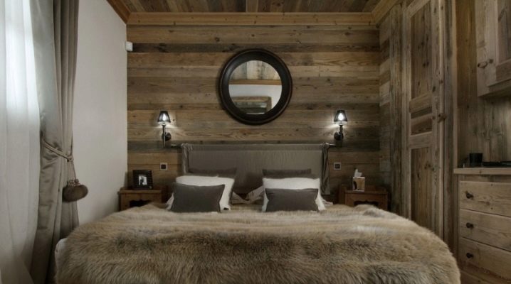 Interno della camera da letto in stile chalet