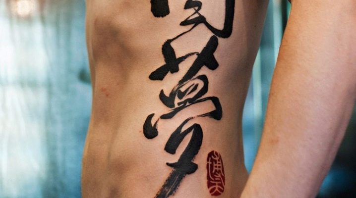 Tatuagens de costelas masculinas