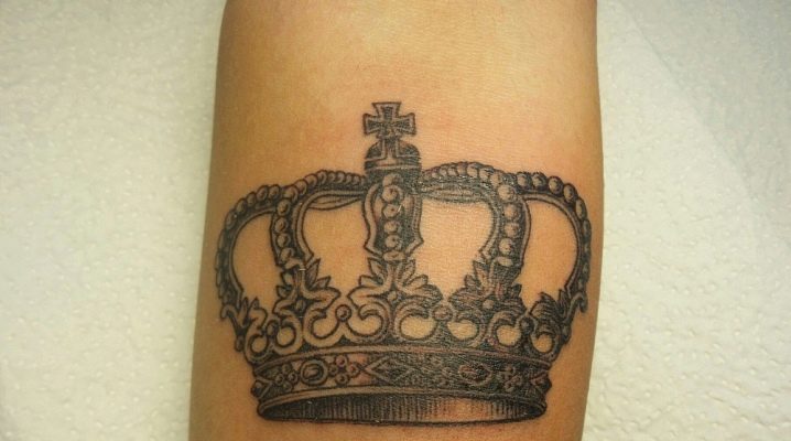 Tipos de tatuagens da coroa masculina e sua colocação