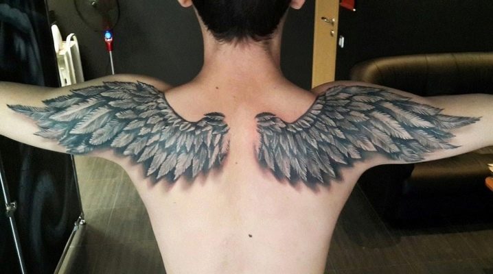 Viss par vīriešu spārnu tetovējumiem