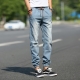 Men's jeans na may nababanat