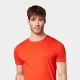 Camisetas de hombre en diferentes colores.