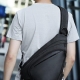 Férfi hátizsákok egy vállpánttal: típusok és jellemzők