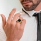 Anéis de ouro masculinos: tipos e escolhas