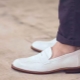 Πώς να επιλέξετε και με τι να φορέσετε αντρικά λευκά παπούτσια;