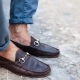 Escolhendo sapatos masculinos de couro de verão