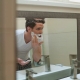 Zrkadlo na holenie je nevyhnutným doplnkom každého muža